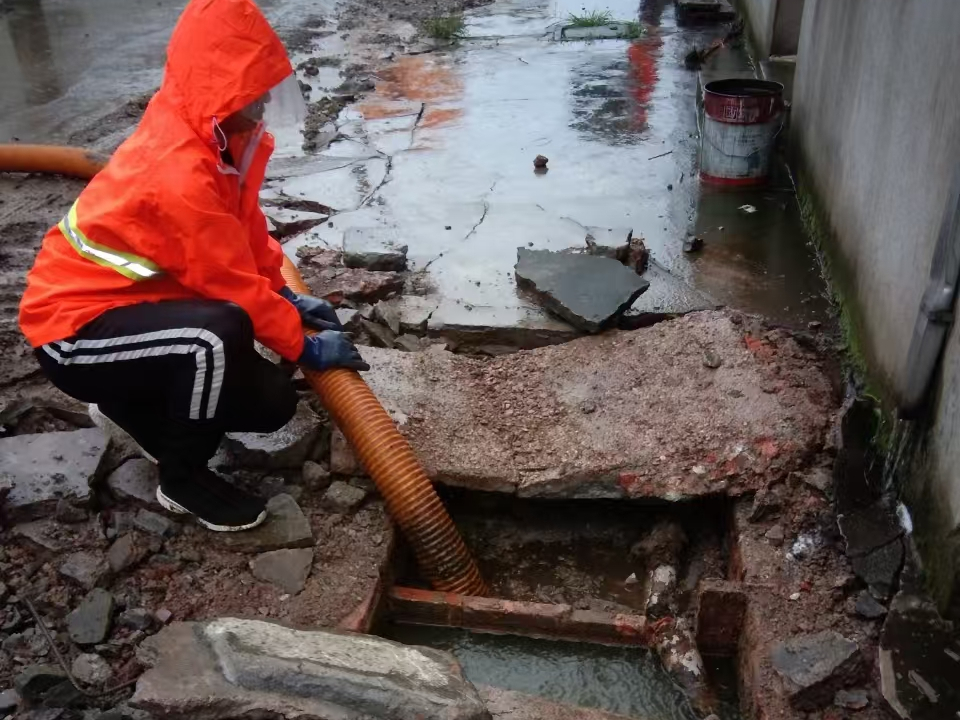 清涧专业清理污水池 炜誉市政以规范流程守护城市 “肠道”